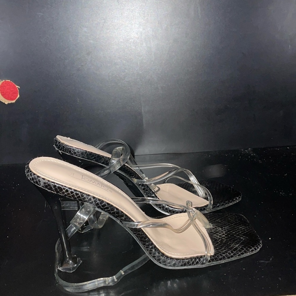 HOT TOMATO HEELS 8.5